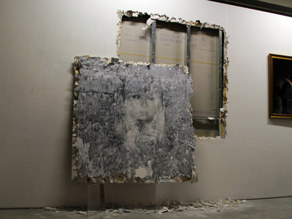 Shadow, 2014, Installation view: solo show “The Electrical Parade Never was a Satisfaction to Me” (hiromiyoshii roppongi, Tokyo, 2014), Photo by Kenji Morita, Courtesy of the artist and hiromiyoshii roppongi