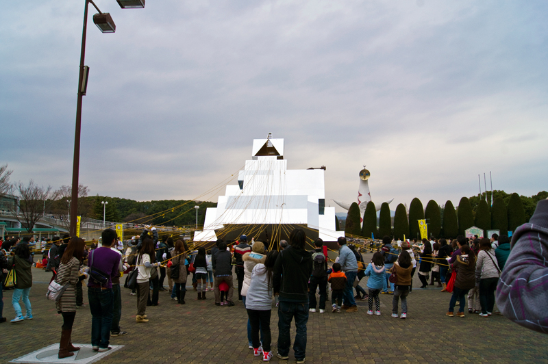  H.H.H.A. ( The Home, Hotels, Hideyoshi, Away ) 3, In front of The Expo ’70 Commemorative Park, Osaka, Japan（“Osaka Canvas Project”）