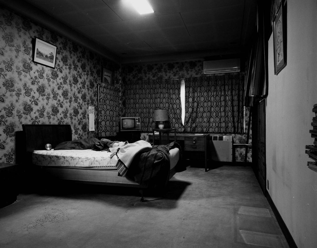 「寝室1」2004 、Silver Gelatin