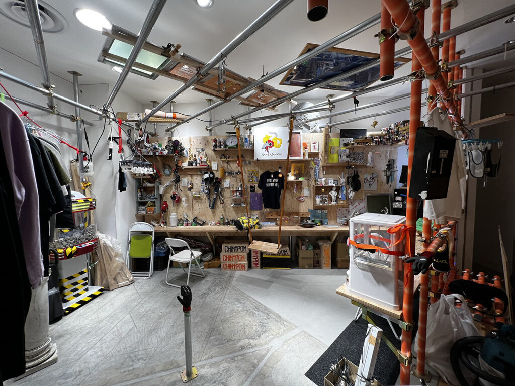 KANE-ZANMAI, 2022, Installation view: “Chim↑Pom: Happy Spring” (Mori Art Museum, Tokyo, 2022), Photo by Kenji Morita, Courtesy of Mori Art Museum, Tokyo