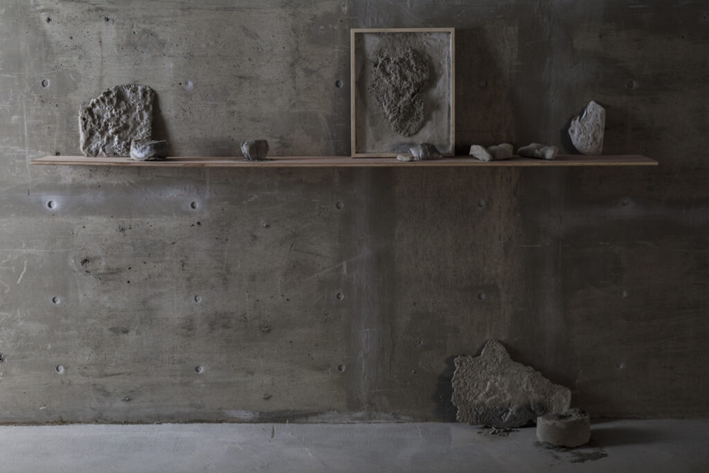 「Piss Building」2018 (Photo: Kenji Morita, Courtesy of the artist and ANOMALY)