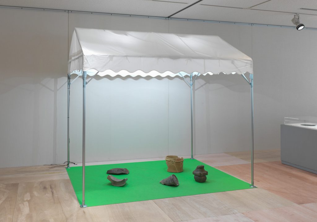 Installation view: “Art and Archaeology: The Silent voices of Materials and Soil,” The Museum of Kyoto, Kyoto, 2016, photo: Nobutada Omote, Courtesy of The Museum of Kyoto